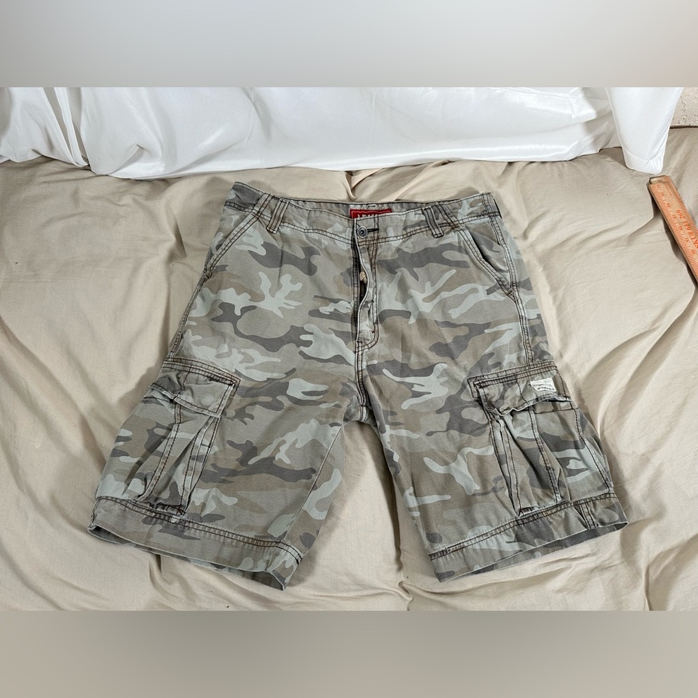 Vintage Men's 2008 Levi's Original Camo Cargo Shorts 100% Cotton Size 36
